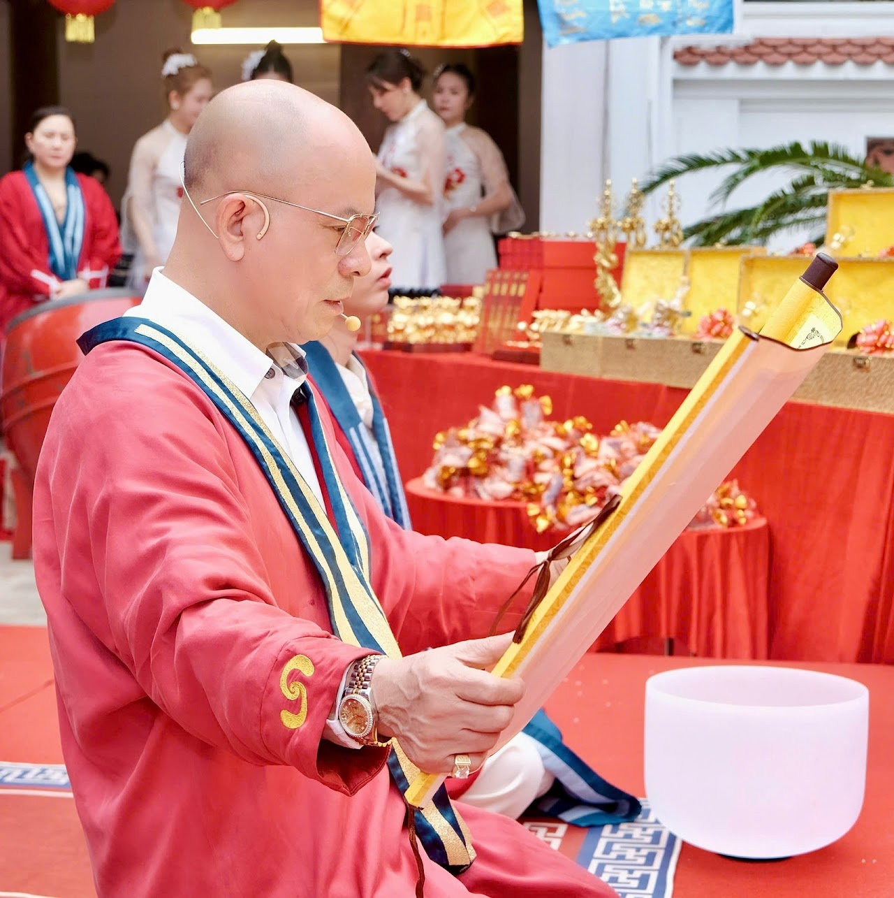 Thầy Lương Ngọc Huỳnh đang giảng bài trong khóa học Phong Thủy thượng đẳng